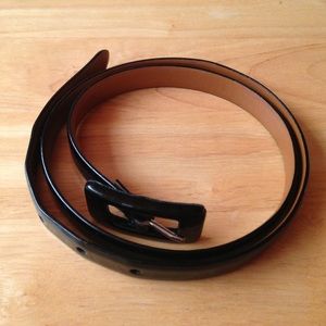 Black patent pleather skinny belt w/ black buckle